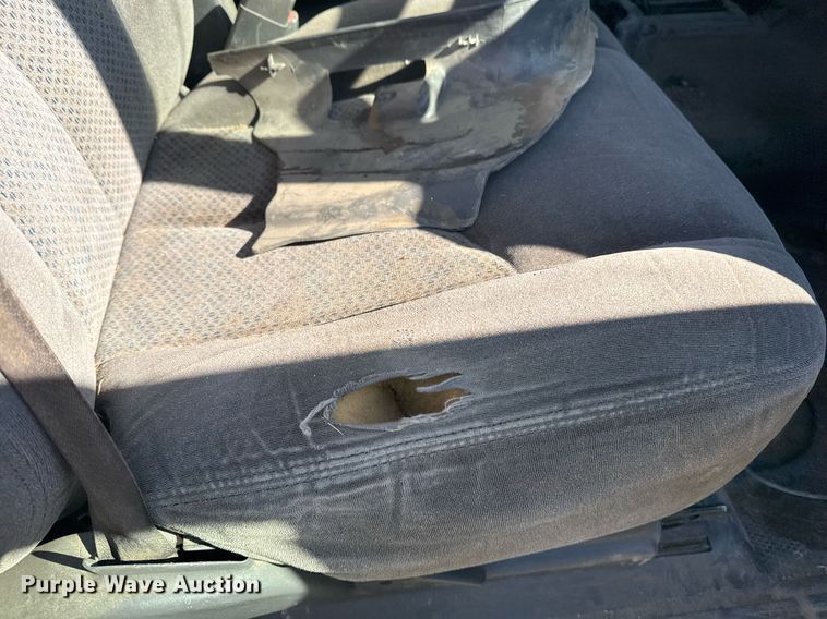 image for item EG8021 2007 Chevrolet Silverado 3500 Crew Cab utility bed pickup truck