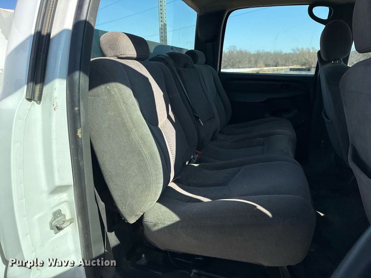 image for item EG8021 2007 Chevrolet Silverado 3500 Crew Cab utility bed pickup truck