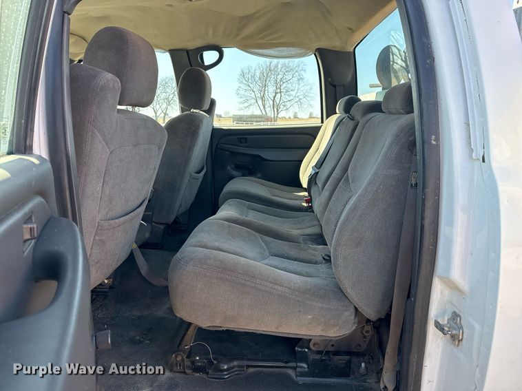 image for item EG8021 2007 Chevrolet Silverado 3500 Crew Cab utility bed pickup truck