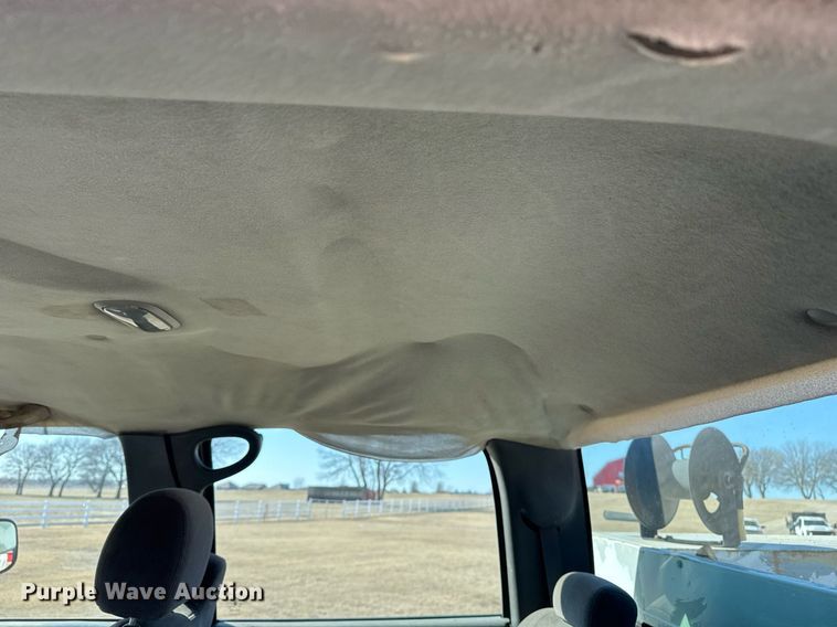 image for item EG8021 2007 Chevrolet Silverado 3500 Crew Cab utility bed pickup truck