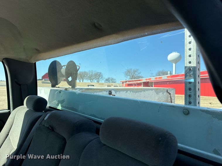 image for item EG8021 2007 Chevrolet Silverado 3500 Crew Cab utility bed pickup truck