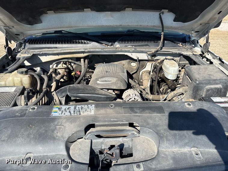 image for item EG8021 2007 Chevrolet Silverado 3500 Crew Cab utility bed pickup truck