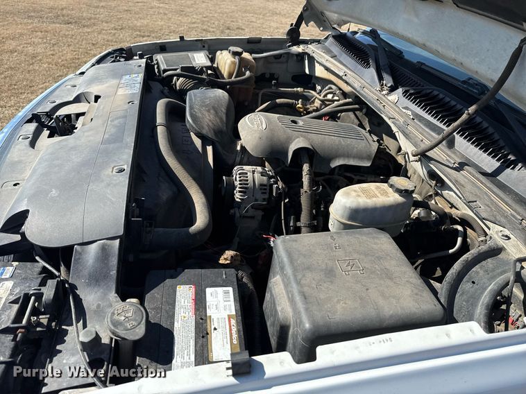 image for item EG8021 2007 Chevrolet Silverado 3500 Crew Cab utility bed pickup truck