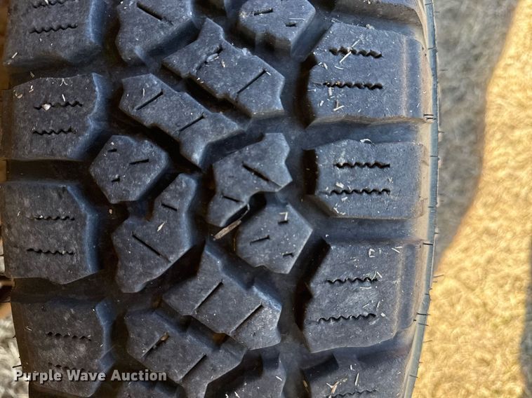 image for item EG8021 2007 Chevrolet Silverado 3500 Crew Cab utility bed pickup truck