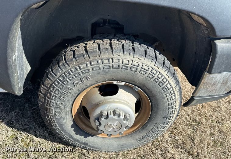 image for item EG8021 2007 Chevrolet Silverado 3500 Crew Cab utility bed pickup truck