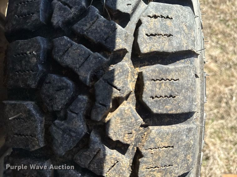 image for item EG8021 2007 Chevrolet Silverado 3500 Crew Cab utility bed pickup truck