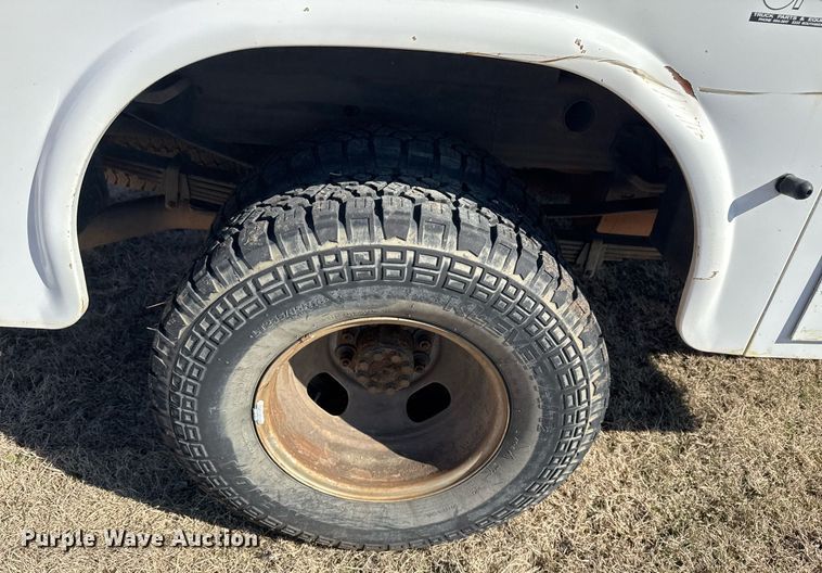 image for item EG8021 2007 Chevrolet Silverado 3500 Crew Cab utility bed pickup truck