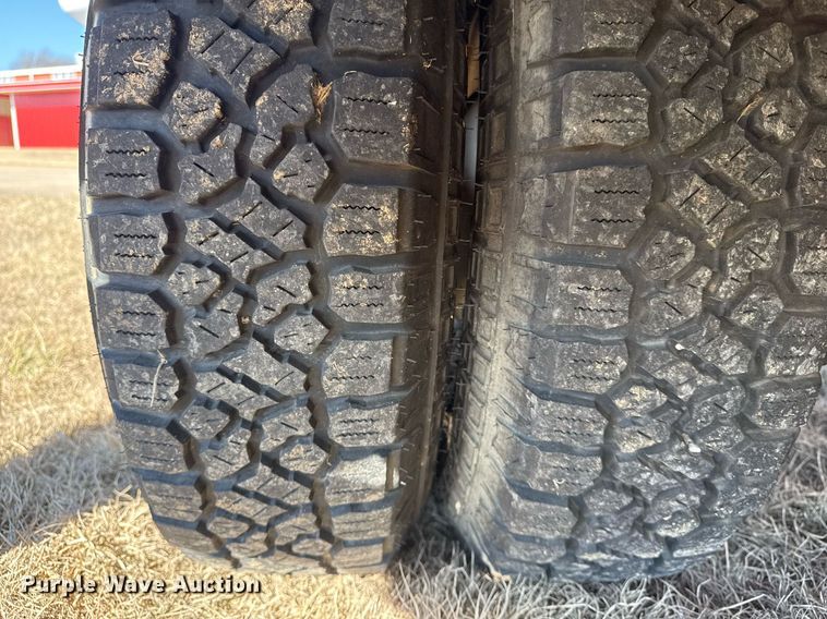 image for item EG8021 2007 Chevrolet Silverado 3500 Crew Cab utility bed pickup truck