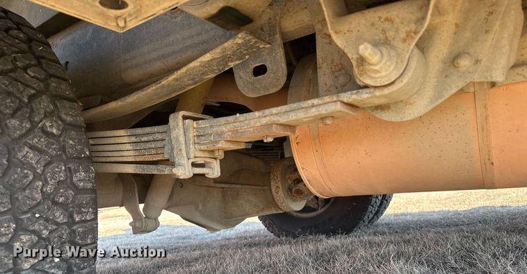 image for item EG8021 2007 Chevrolet Silverado 3500 Crew Cab utility bed pickup truck