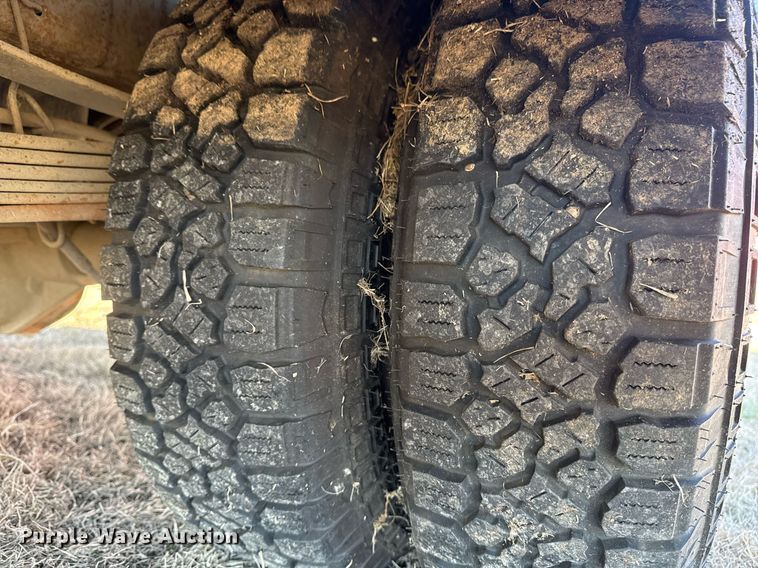 image for item EG8021 2007 Chevrolet Silverado 3500 Crew Cab utility bed pickup truck