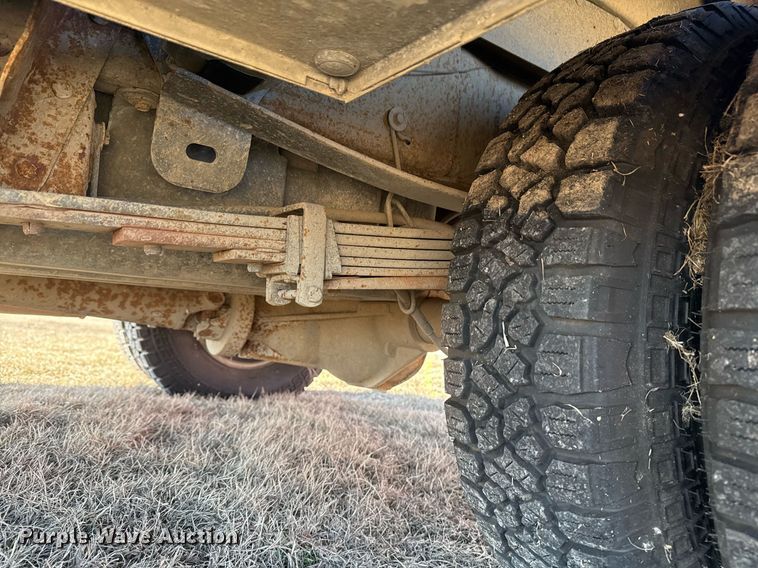 image for item EG8021 2007 Chevrolet Silverado 3500 Crew Cab utility bed pickup truck