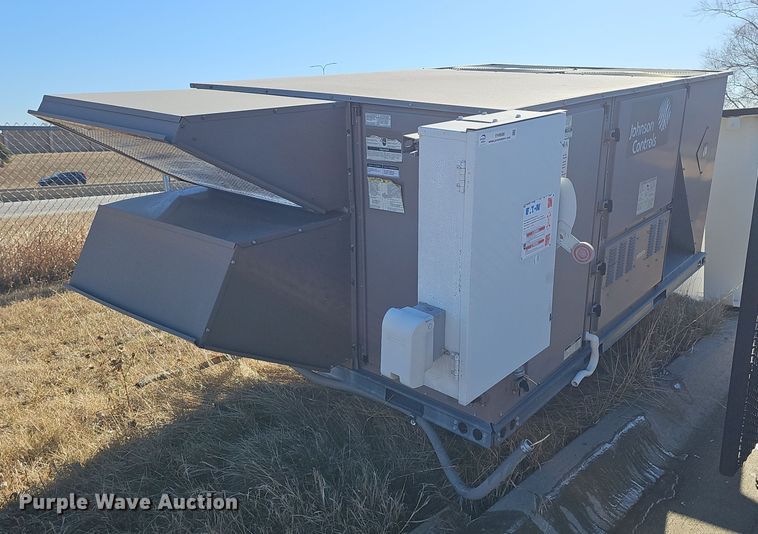 image for item EH8608 Johnson Controls J07XPE24U2AZZ50001A rooftop air conditioner unit