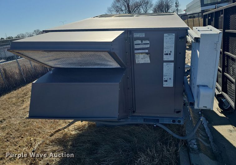 image for item EH8608 Johnson Controls J07XPE24U2AZZ50001A rooftop air conditioner unit