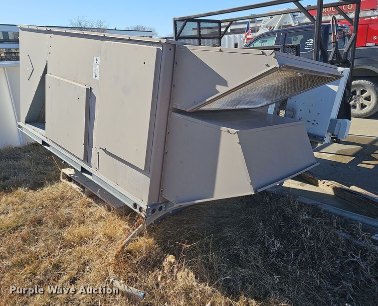 image for item EH8608 Johnson Controls J07XPE24U2AZZ50001A rooftop air conditioner unit