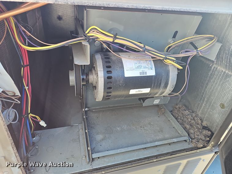 image for item EH8608 Johnson Controls J07XPE24U2AZZ50001A rooftop air conditioner unit