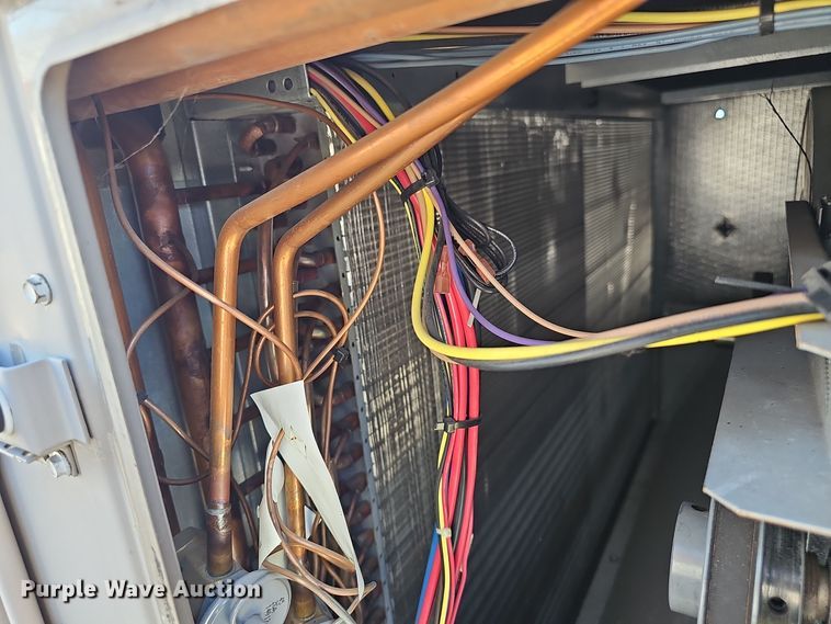 image for item EH8608 Johnson Controls J07XPE24U2AZZ50001A rooftop air conditioner unit