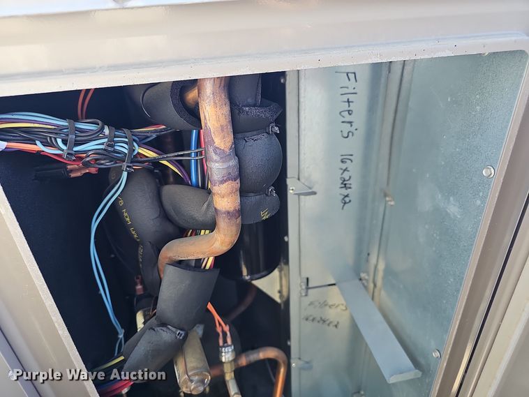 image for item EH8608 Johnson Controls J07XPE24U2AZZ50001A rooftop air conditioner unit