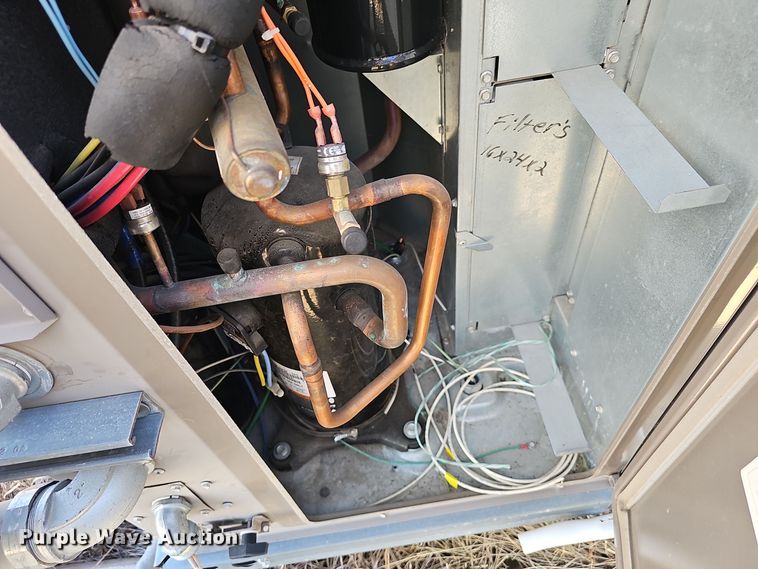 image for item EH8608 Johnson Controls J07XPE24U2AZZ50001A rooftop air conditioner unit