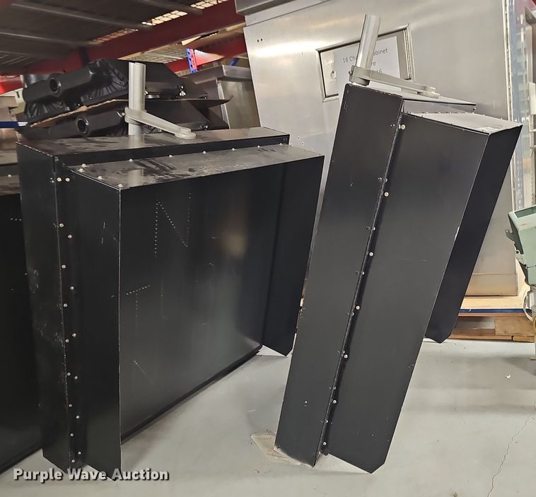 image for item EH8619 (2) traffic signs