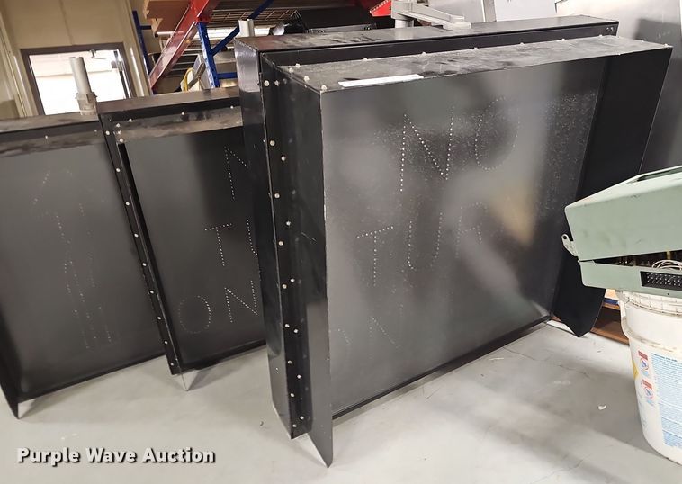 image for item EH8619 (2) traffic signs