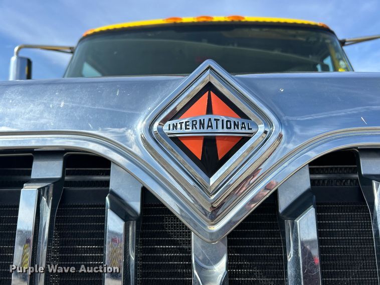 image for item EK2617 2013 International 7400 Workstar truck cab and chassis