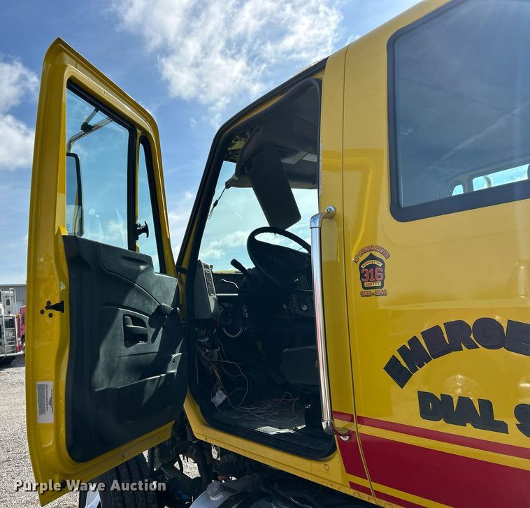 image for item EK2617 2013 International 7400 Workstar truck cab and chassis