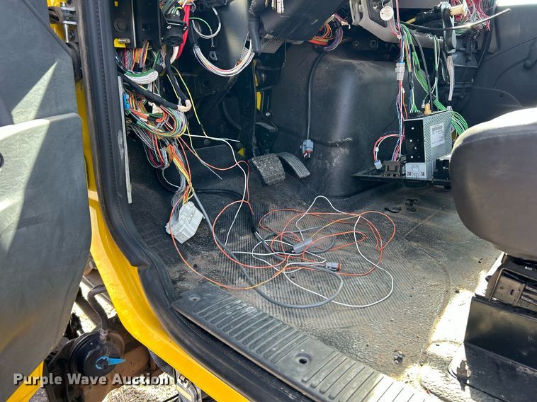 image for item EK2617 2013 International 7400 Workstar truck cab and chassis