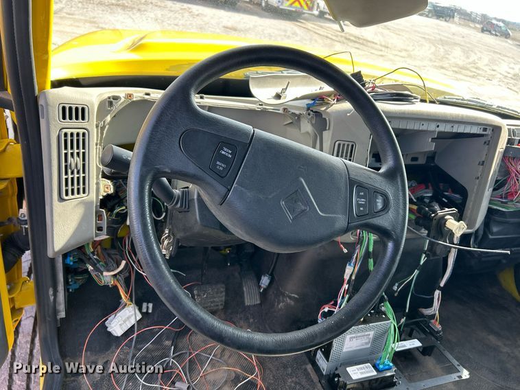 image for item EK2617 2013 International 7400 Workstar truck cab and chassis