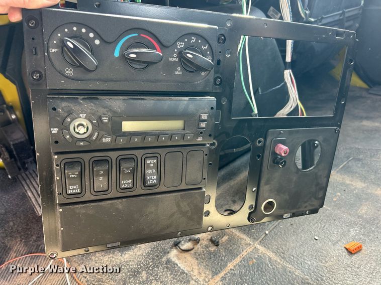 image for item EK2617 2013 International 7400 Workstar truck cab and chassis