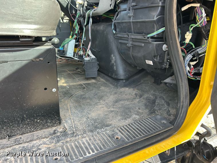 image for item EK2617 2013 International 7400 Workstar truck cab and chassis