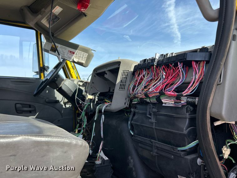 image for item EK2617 2013 International 7400 Workstar truck cab and chassis