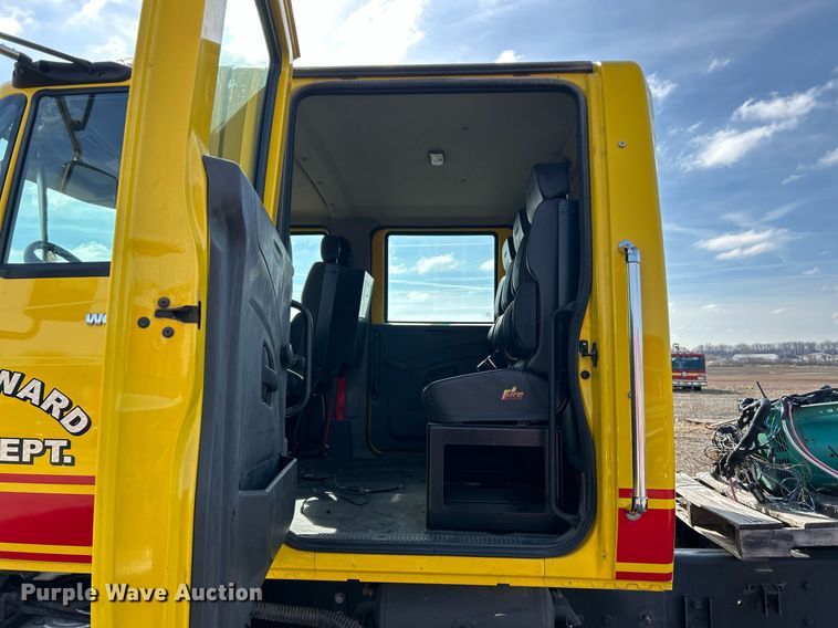image for item EK2617 2013 International 7400 Workstar truck cab and chassis