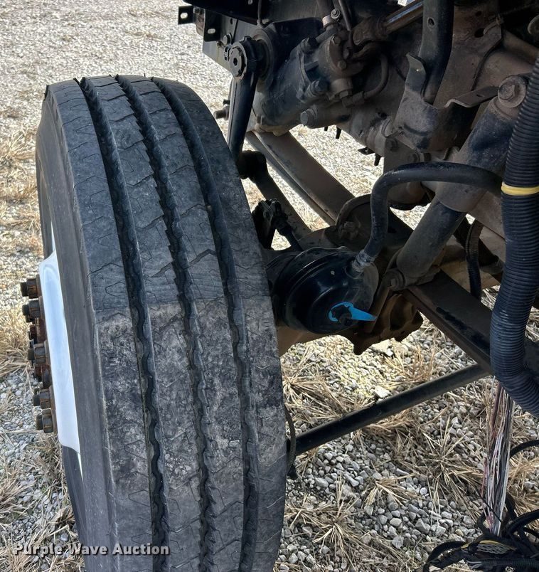 image for item EK2617 2013 International 7400 Workstar truck cab and chassis