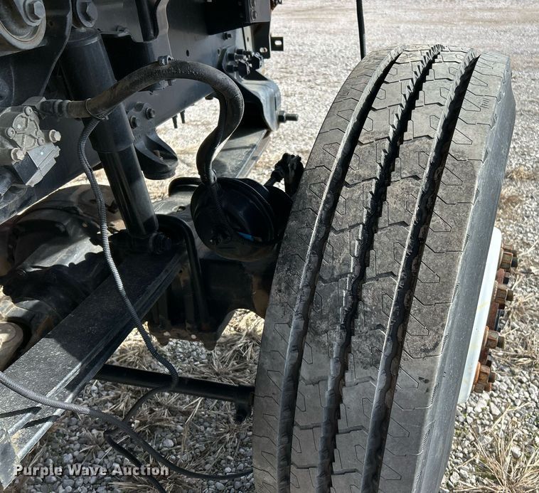 image for item EK2617 2013 International 7400 Workstar truck cab and chassis