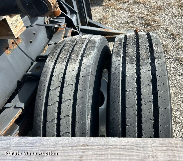 image for item EK2617 2013 International 7400 Workstar truck cab and chassis