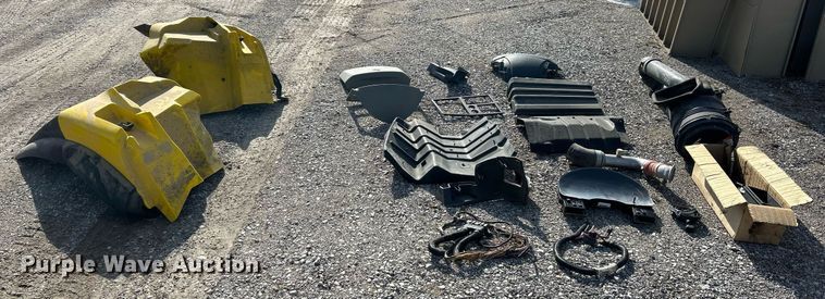 image for item EK2617 2013 International 7400 Workstar truck cab and chassis