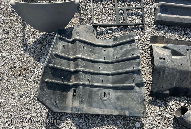 image for item EK2617 2013 International 7400 Workstar truck cab and chassis