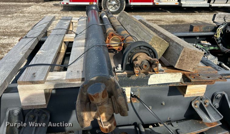 image for item EK2617 2013 International 7400 Workstar truck cab and chassis