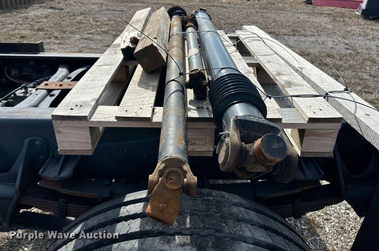 image for item EK2617 2013 International 7400 Workstar truck cab and chassis