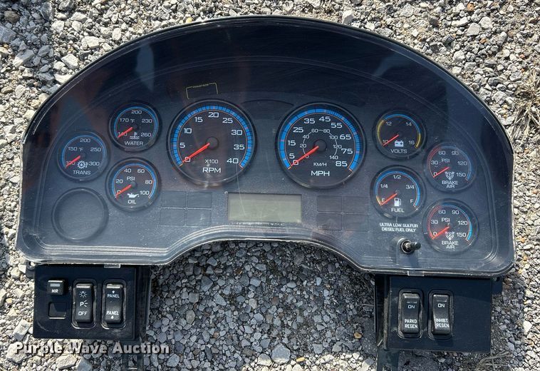 image for item EK2617 2013 International 7400 Workstar truck cab and chassis