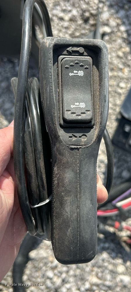 image for item EK2617 2013 International 7400 Workstar truck cab and chassis