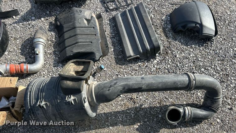 image for item EK2617 2013 International 7400 Workstar truck cab and chassis