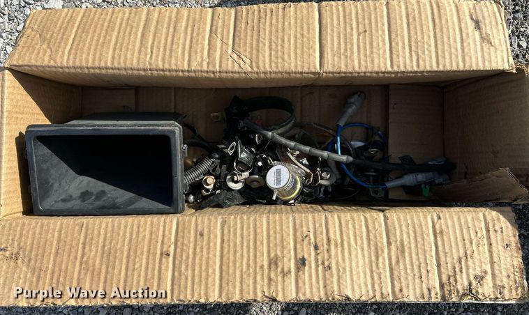 image for item EK2617 2013 International 7400 Workstar truck cab and chassis