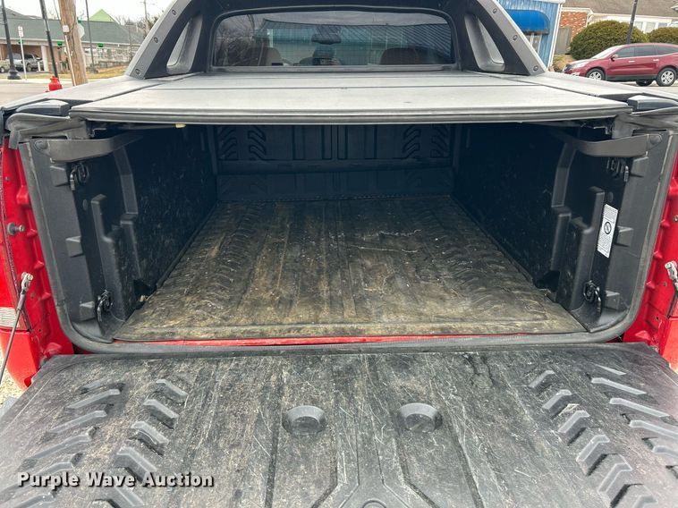 image for item EK2622 2004 Chevrolet Avalanche Crew Cab pickup truck