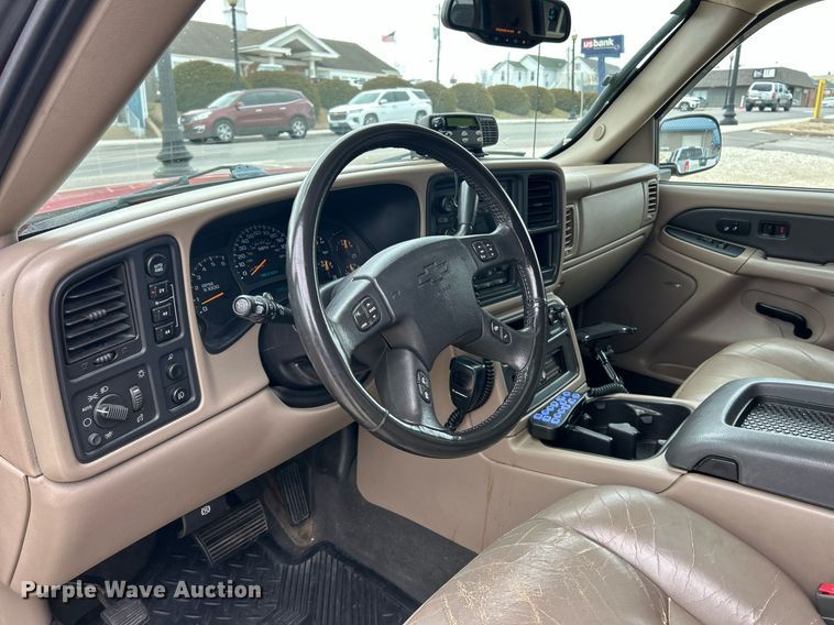 image for item EK2622 2004 Chevrolet Avalanche Crew Cab pickup truck