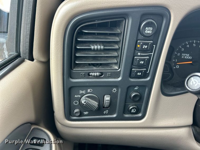 image for item EK2622 2004 Chevrolet Avalanche Crew Cab pickup truck