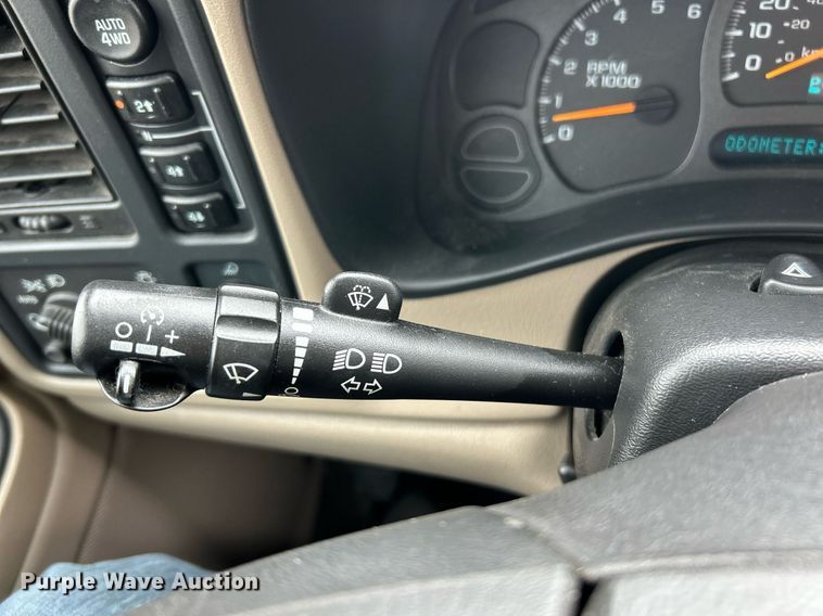 image for item EK2622 2004 Chevrolet Avalanche Crew Cab pickup truck