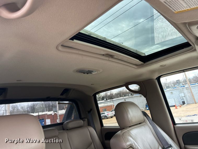 image for item EK2622 2004 Chevrolet Avalanche Crew Cab pickup truck