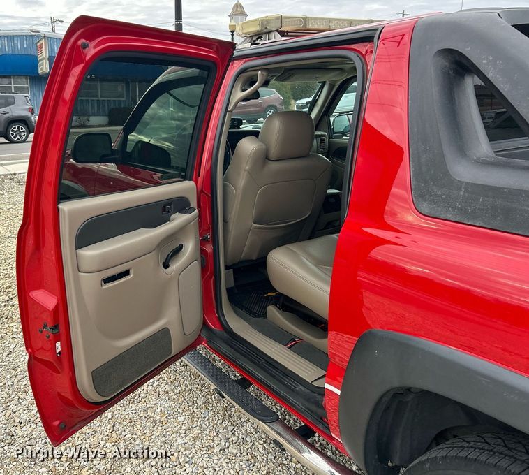 image for item EK2622 2004 Chevrolet Avalanche Crew Cab pickup truck