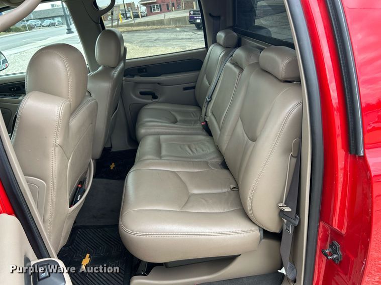 image for item EK2622 2004 Chevrolet Avalanche Crew Cab pickup truck